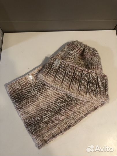 Вязаный комплект шапочка и снуд