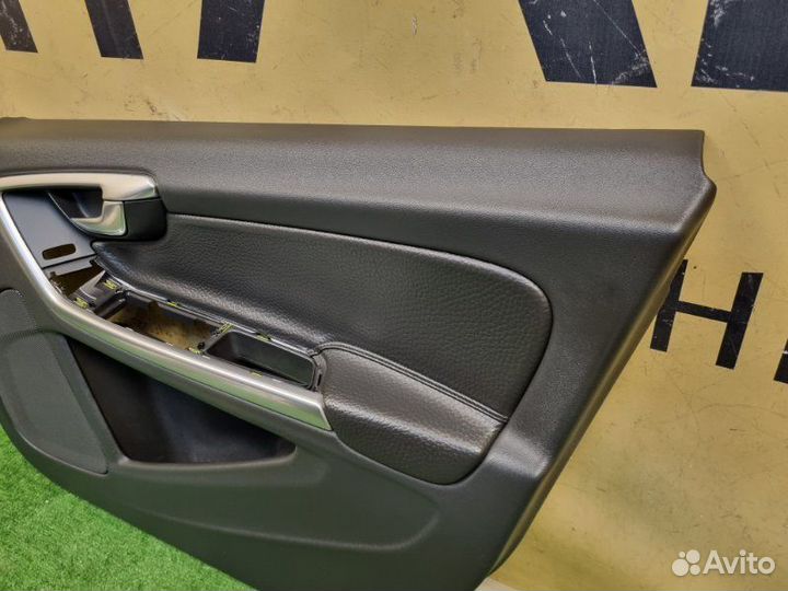 Обшивка двери передняя правая Volvo S60 2