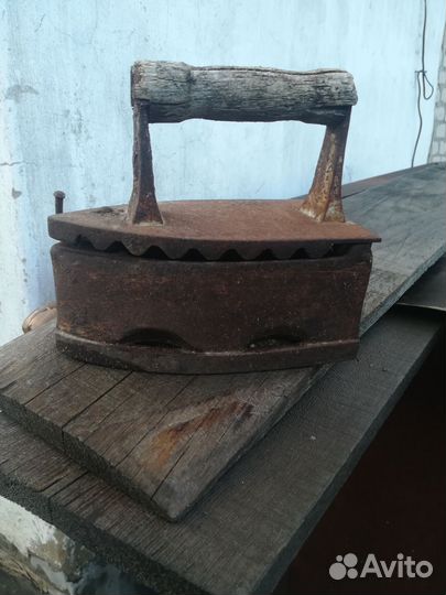 Утюг старинный