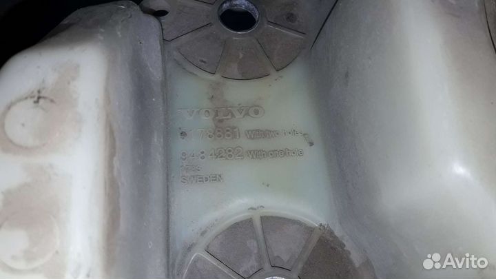 Бачёк омывателя volvo s80