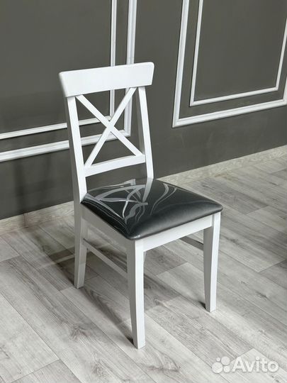 Cтол и стулья. В наличии