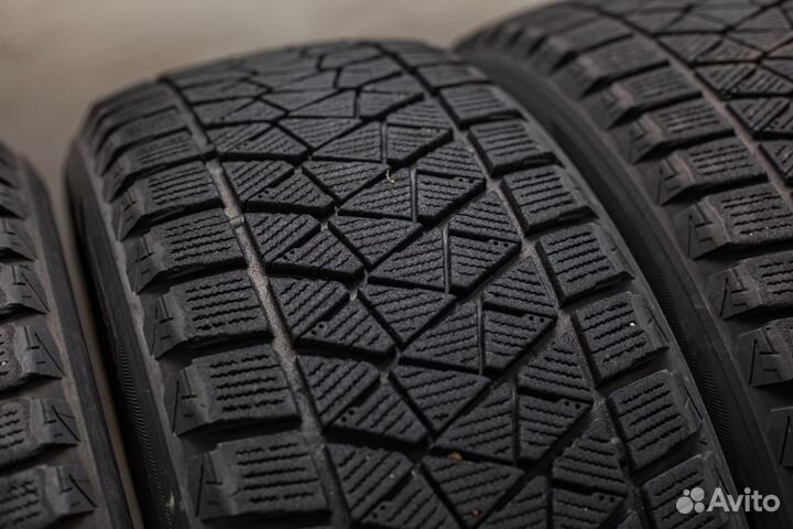 Bridgestone Blizzak DM-V2 225/55 R18 98T