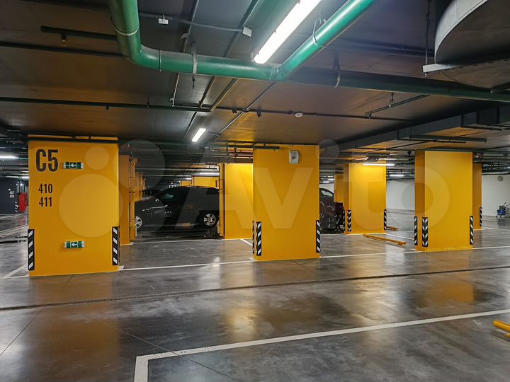 Машиноместо, > 30 м²