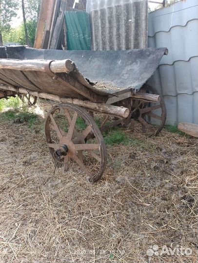 Конная телега на деревянных колесах