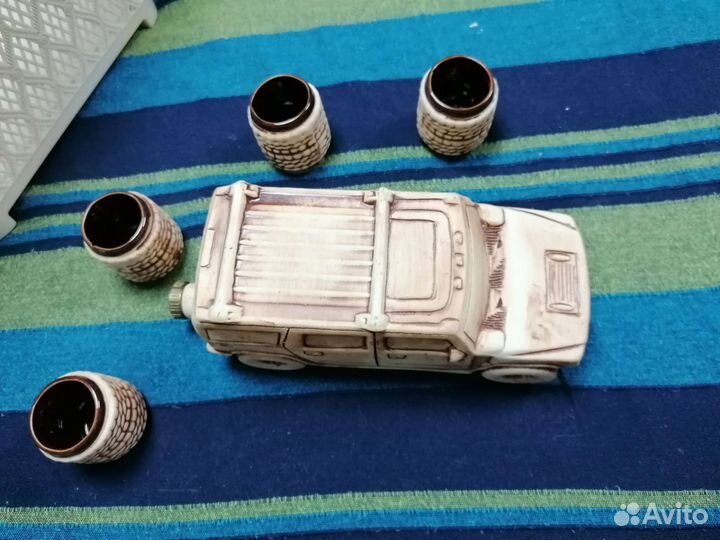 Декоративная бутылка с рюмками