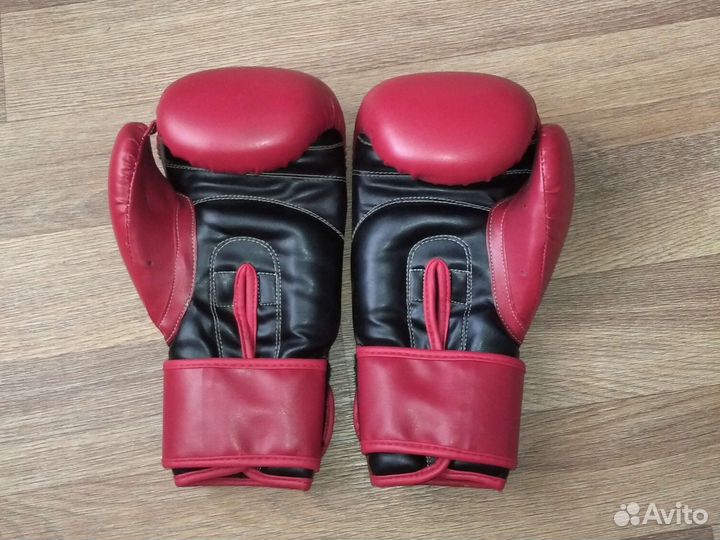 Боксерские перчатки