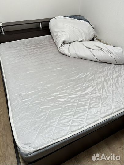 Кровать двухспальная с матрасом 180 200