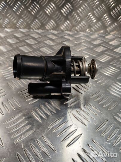 Корпус термостата на Ford Mondeo 3