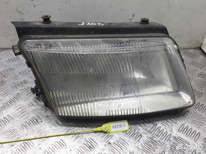 Фара правая Volkswagen Passat