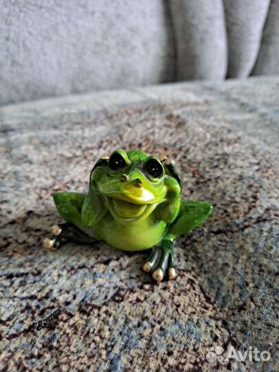 Статуэтки лягушки