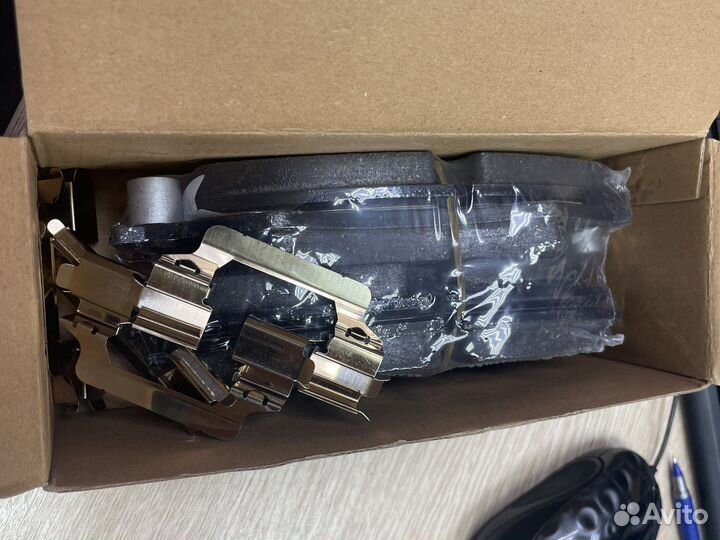 Колодки тормозные передние RR/RRS2/D4 13-LR051626