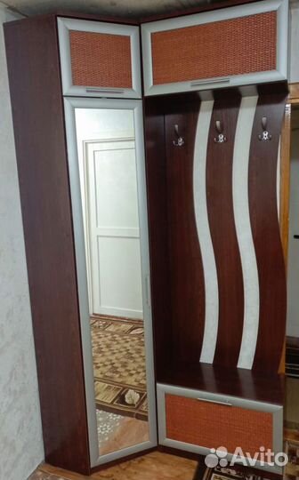 Угловой шкаф в прихожую