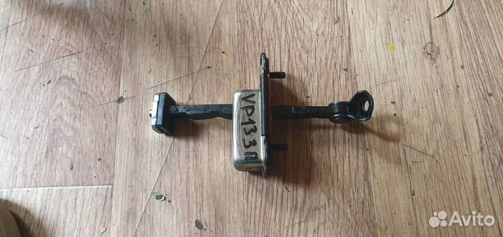 Ограничитель двери задний Kia Sportage 2016-2021