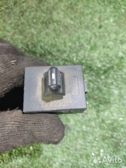 Кнопка стеклоподъемника Jeep Grand Cherokee WJ