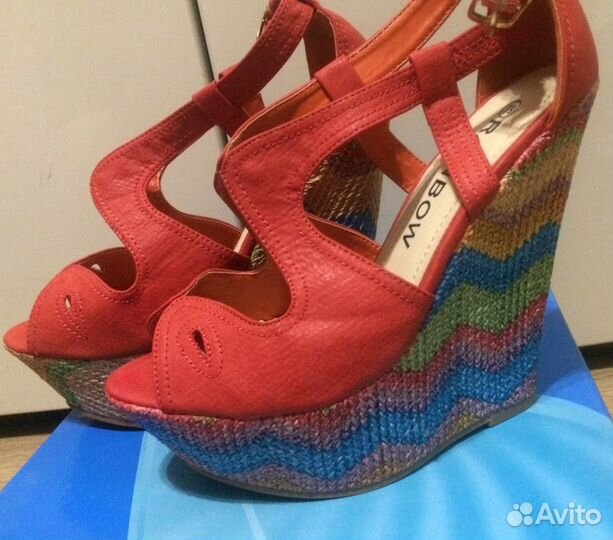 Босоножки новые