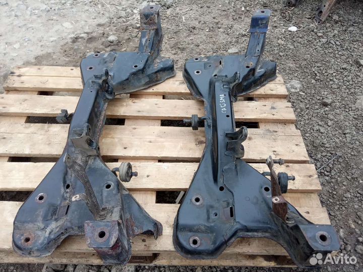 Подрамник балка подмоторная Mitsubishi Carisma