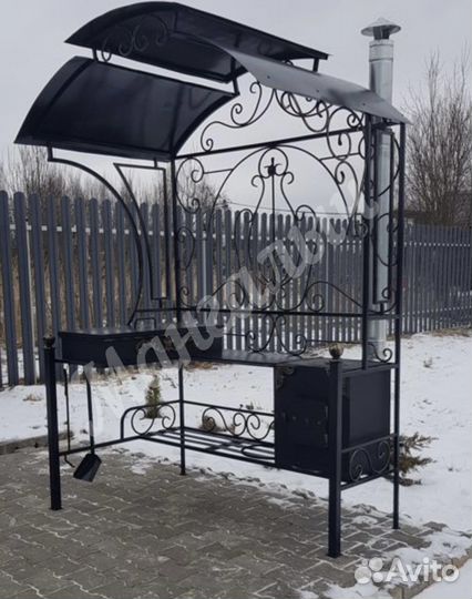 Мангал с крышей