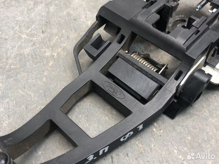 Кронштейн ручки наружный задний правый Ford Focus