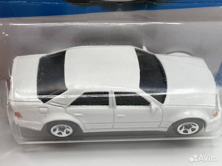 Hot Wheels Mercedes-Benz 500 E (Exclusive USA)