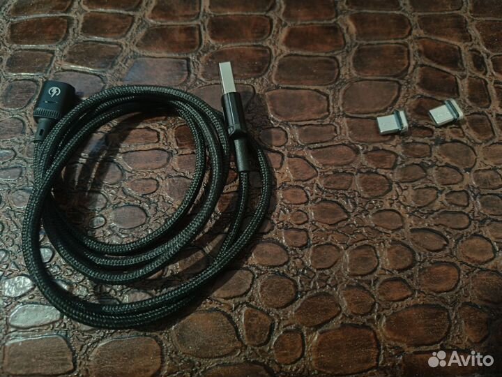 Зарядный кабель с магнитным коннектором