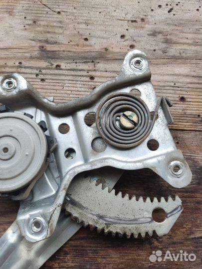 Стеклоподъемник задний правый Toyota Tercel Corsa