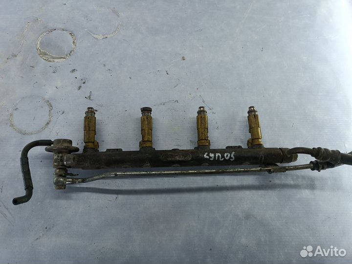 Рейка и форсунка топливная Toyota Cynos