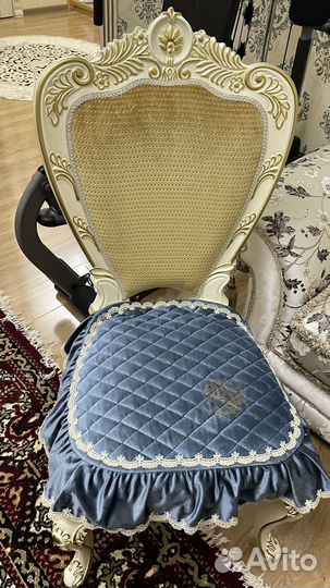 Стол со стульями