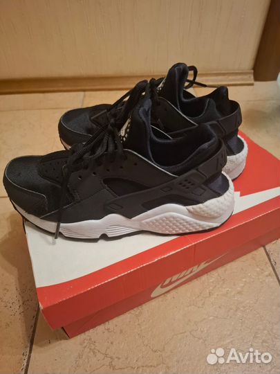 Кроссовки женские