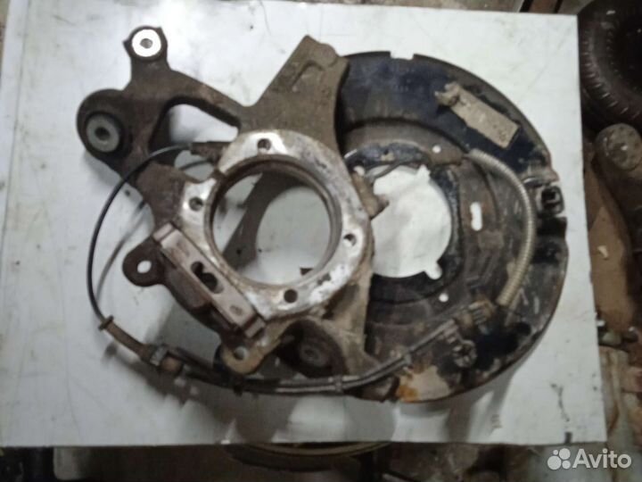 Кулак поворотный задний правый Dodge Challenger LC