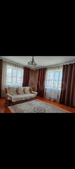 Дом 200 м² на участке 1 сот.