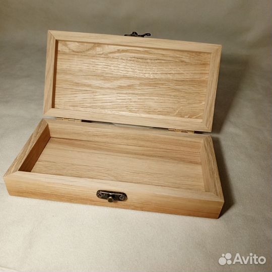 Деревянная шкатулка