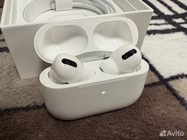 AirPods Pro (1-ого поколения, хлюпает шумодав)