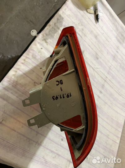 Правый задний фонарь Opel Vectra A 1993 года