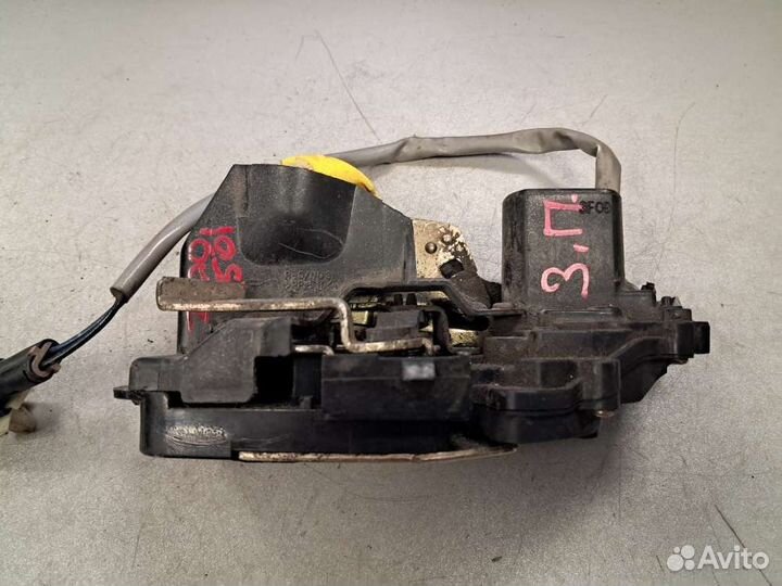 Замок двери зад/право на Kia Carens I/II