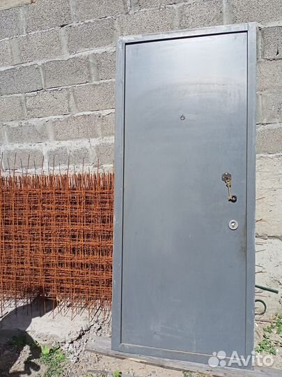 Продам входную дверь бу