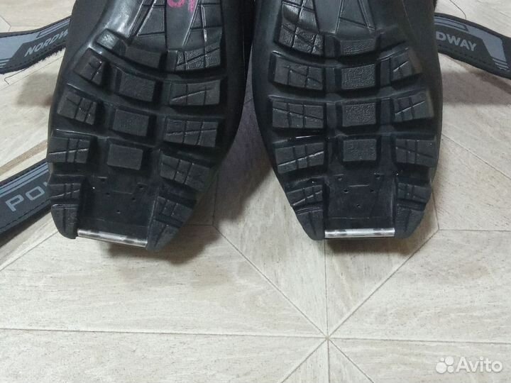 Лыжные ботинки