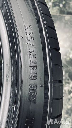 Triangle Sports TH201 255/35 R19 96Y