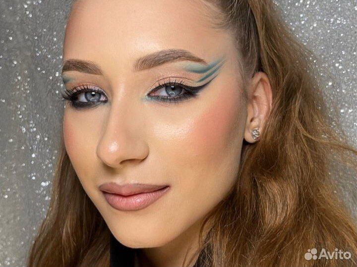 Визажист-бровист