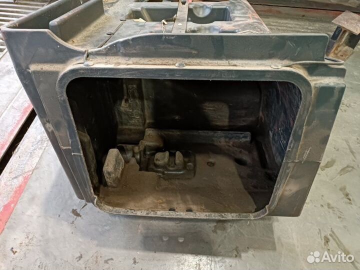 Ящик инструментальный правый Man Tga