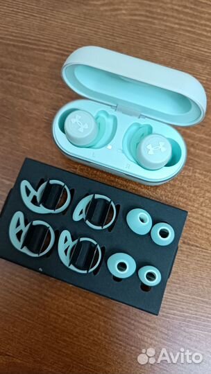 Беспроводные наушники jbl under armour мятные