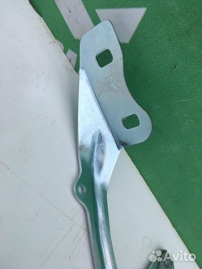 Петля капота правая Форд Фокус 2 08-11