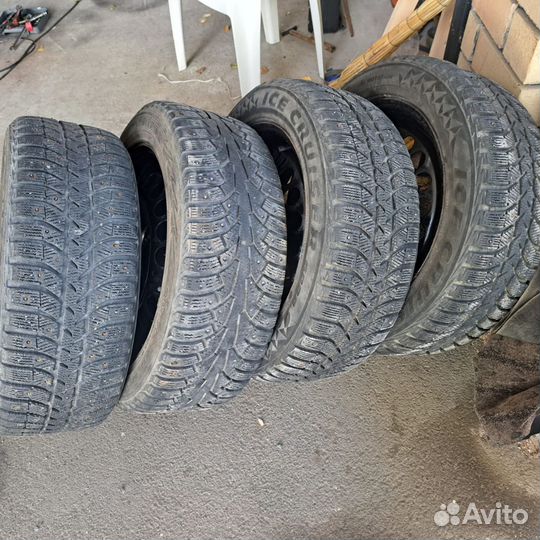R16 Goodyear UltraGrip 500 205/55, PCD 5x120 DIA 67.1
