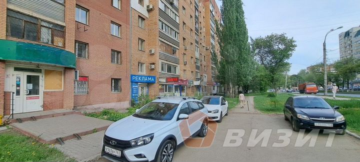 Торговое помещение с отдельным входом на 1й линии