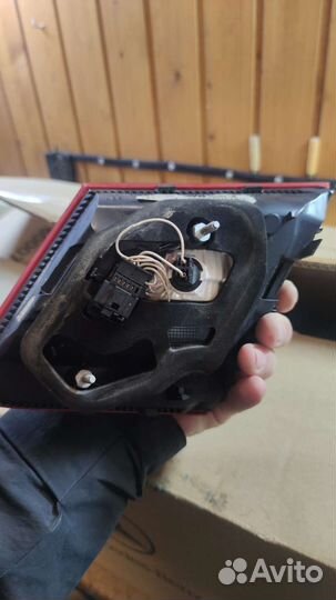 Фонарь левый внутренний Mercedes Benz 207/212 купе