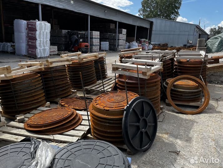 Люк чугунный новый