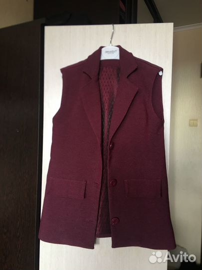 Жилетка для девочки школьная бордовая 122-134