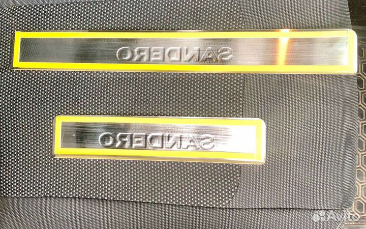 Накладки на пороги Сандеро