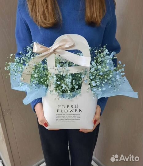 Сумочка с цветами гипсофилой