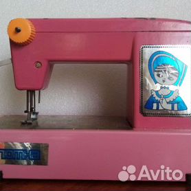 Детская игровая швейная машинка арт. 7926, свет, чемоданчик, ткани, пуговицы, аксессуары