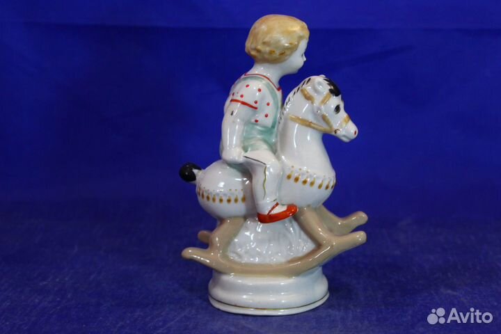Фарфор статуэтка Всадник девочка мальчик на коне